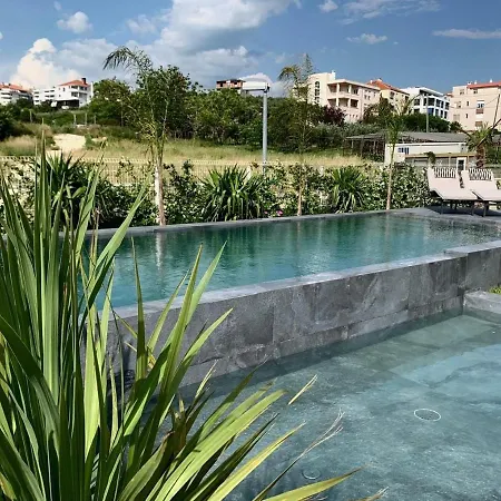 Apartment Lux - With Private Pool Split